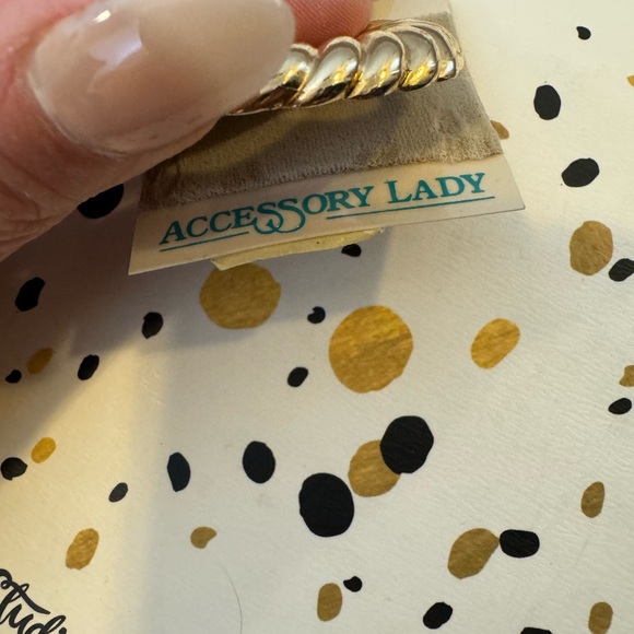 2 FOR $20 Vintage Accessory Lady Gold Round Scarf Clip NEW - Picture 2 of 4